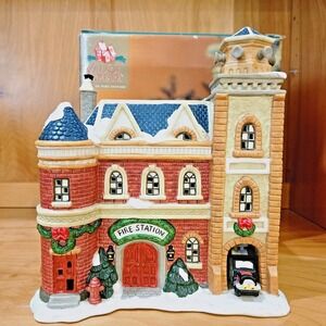 1997 Village Square Lighted Fire Station Mervyn's XMas Box/Inserts New Cord NOS